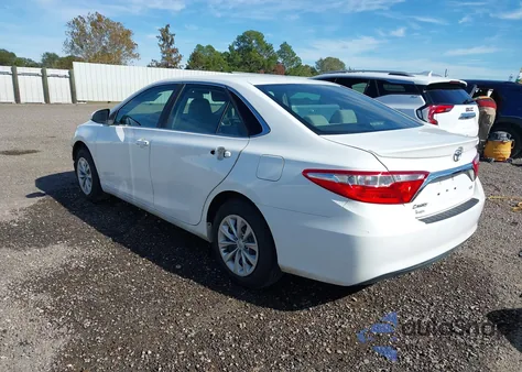 2017 Toyota Camry Le z USA, uszkodzony, nr VIN 4T1BF1FK4HU685979